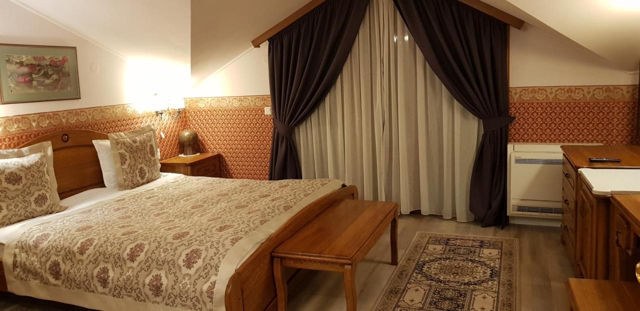 Hotel Odeon พลอฟดิฟ ภายนอก รูปภาพ